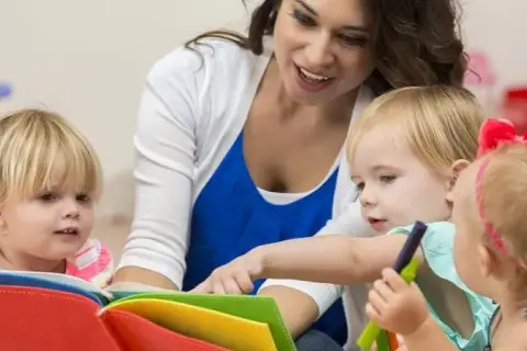 Jak wygląda dzień w żłobku? Harmonogram, zajęcia i porady dla rodziców
