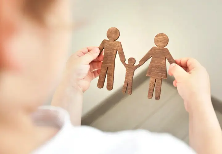 Czy samotna matka może adoptować dziecko? Wszystko o prawach i procedurach adopcyjnych