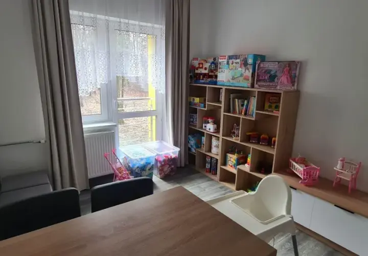 Jak wygląda dom samotnej matki? Poznaj życie w ośrodku wsparcia