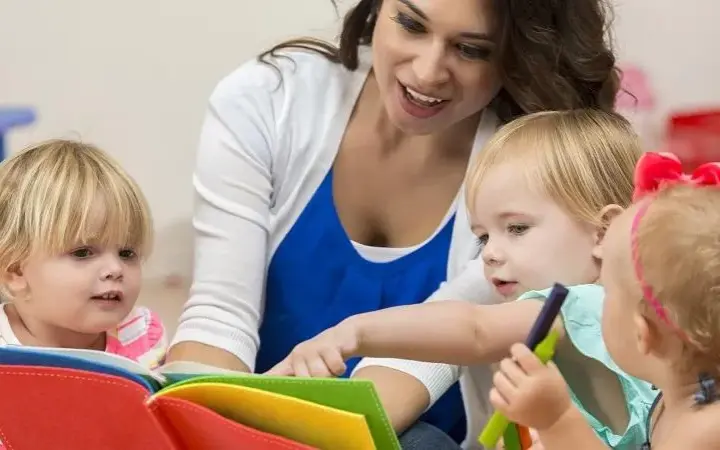 Jak wygląda dzień w żłobku? Harmonogram, zajęcia i porady dla rodziców