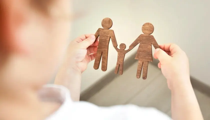 Czy samotna matka może adoptować dziecko? Wszystko o prawach i procedurach adopcyjnych