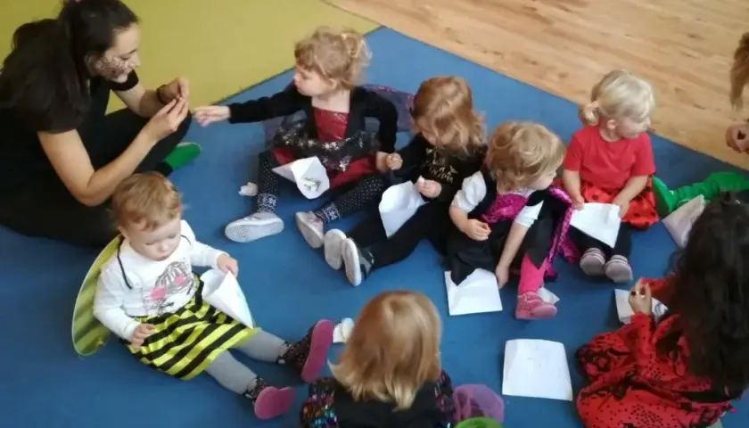 Jak wygląda kurs opiekunki w żłobku? Wszystko, co musisz wiedzieć o szkoleniu