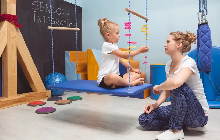 Integracja sensoryczna pomoce: Jak wybrać najlepsze narzędzia do terapii sensorycznej